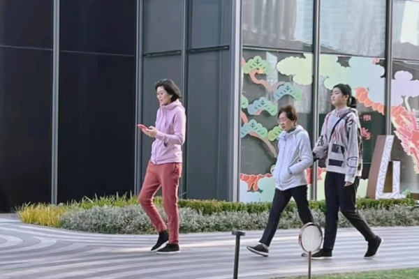 姚明女儿姚沁蕾身高超越奶奶成长速度惊人